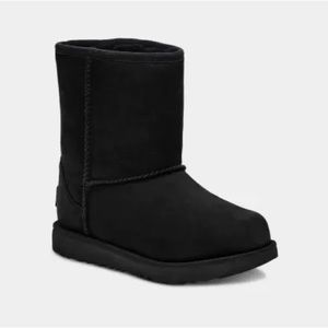 UGG Classic II Weather Short - Big Kids Size 6